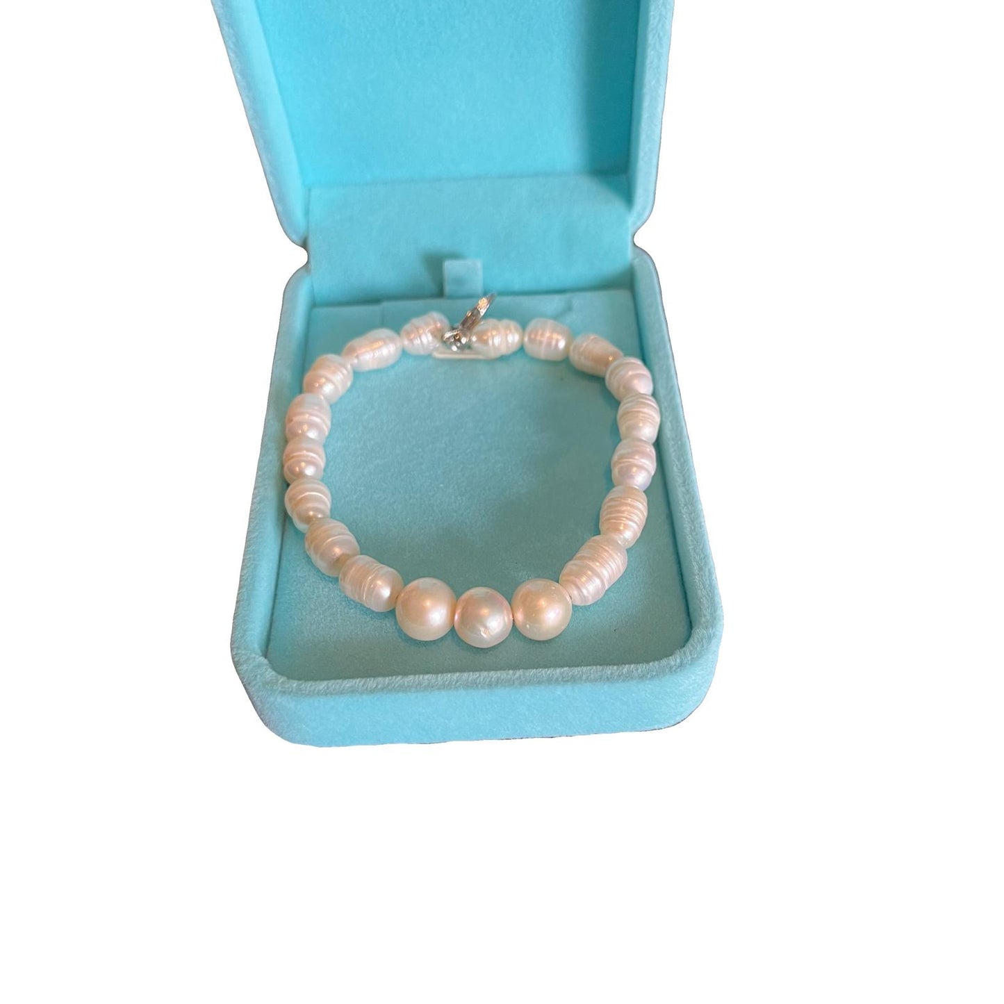 9mm 'A' Quality Freshwater Pearl Bracelet featuring 3 'A' Quality Pearls as a centre piece matched with Baroque Pearls to finish set in a powder blue coloured jewellery box.