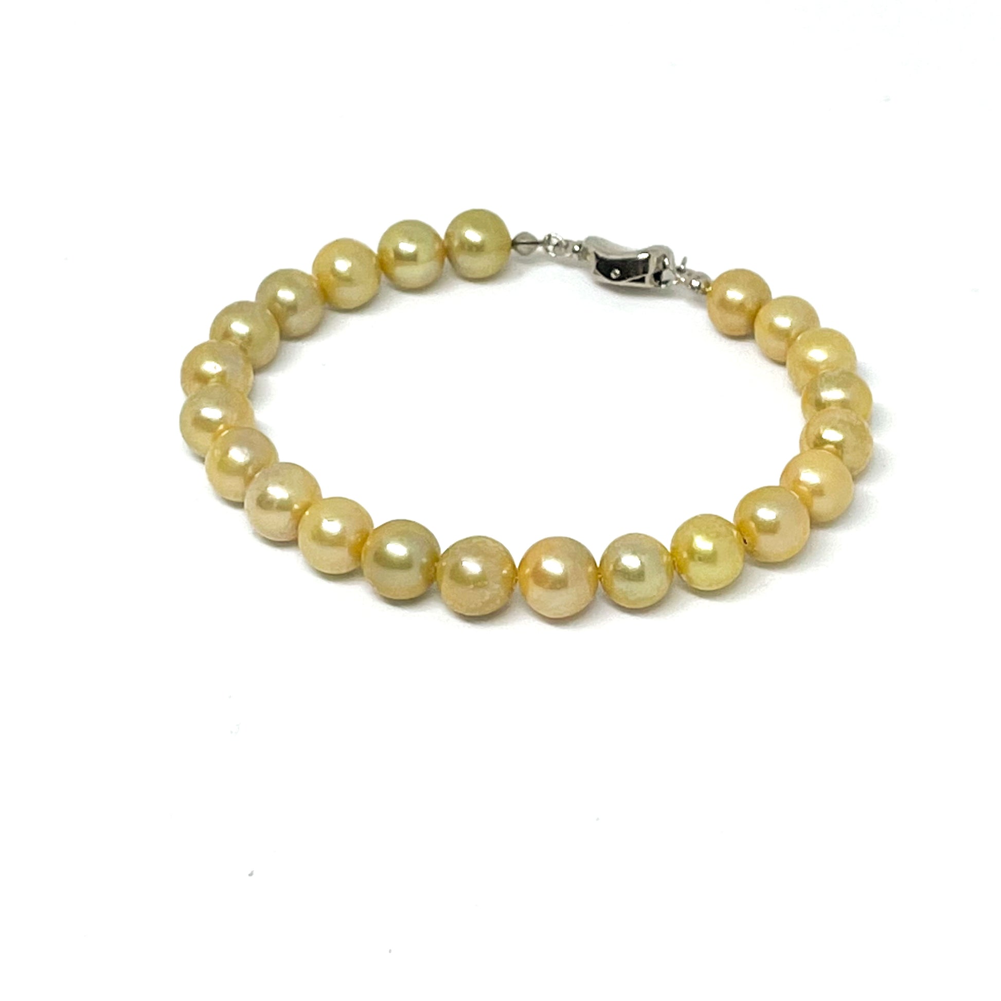 Front Right view of 9mm AAA Quality Freshwater Cultured Pearl Bracelet in Gold with a silver clasp.