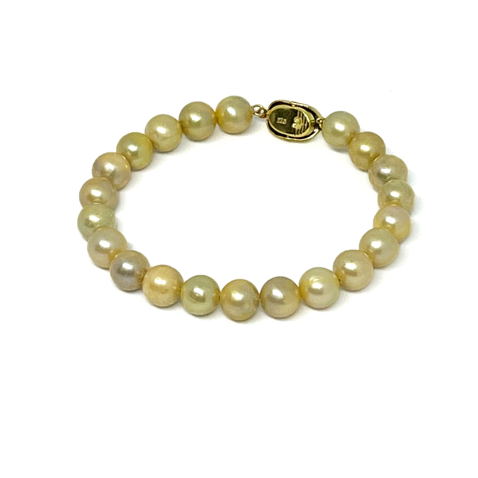 9mm AAA Quality Freshwater Cultured Pearl Bracelet in Gold with a gold clasp.